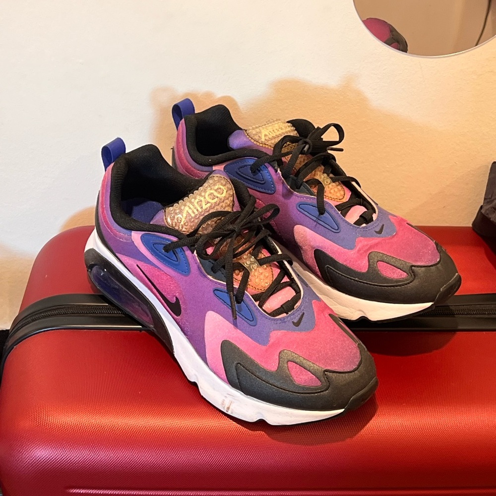 Nike women’s sneaker